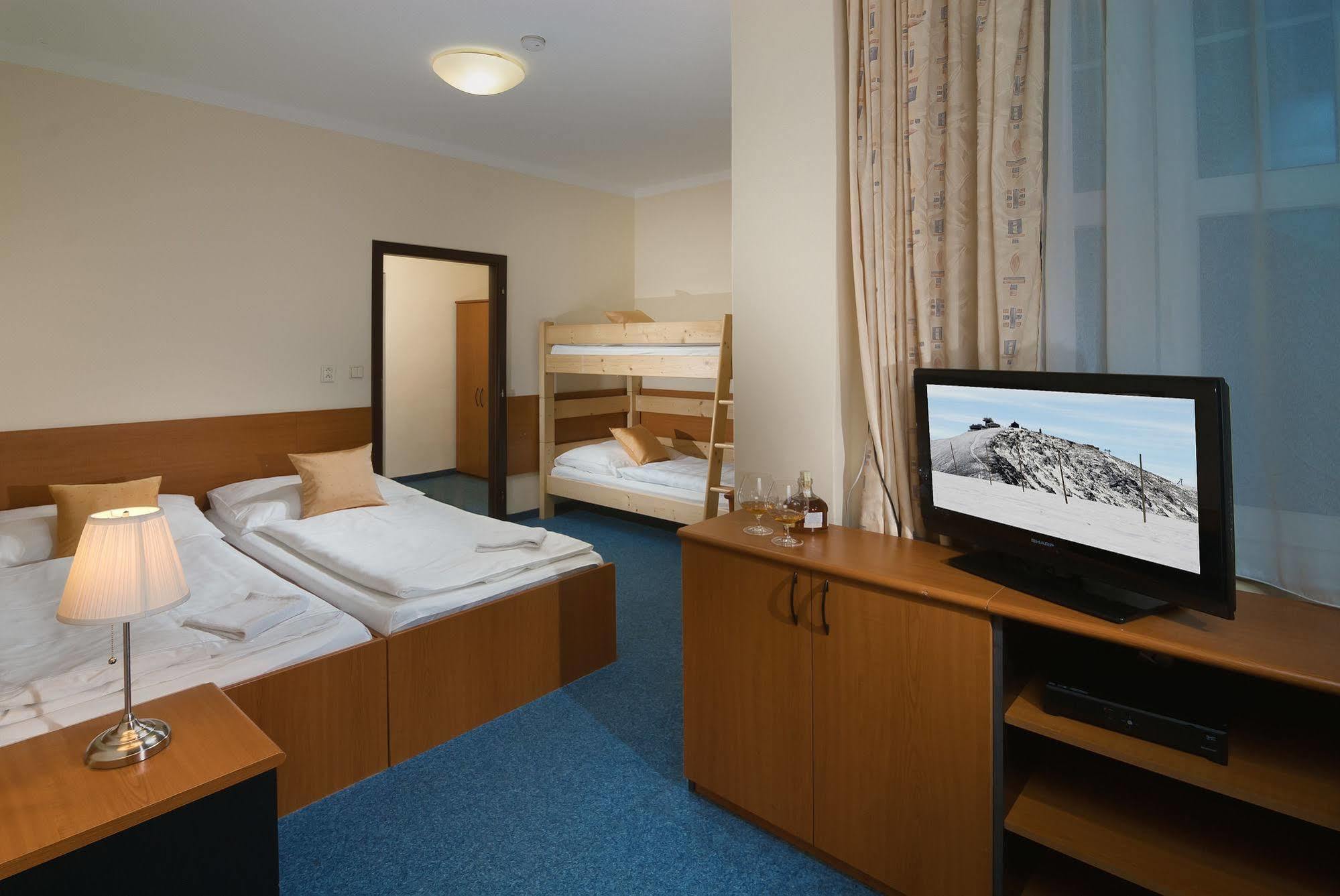Hotel Domovina Špindlerŭv Mlýn Buitenkant foto