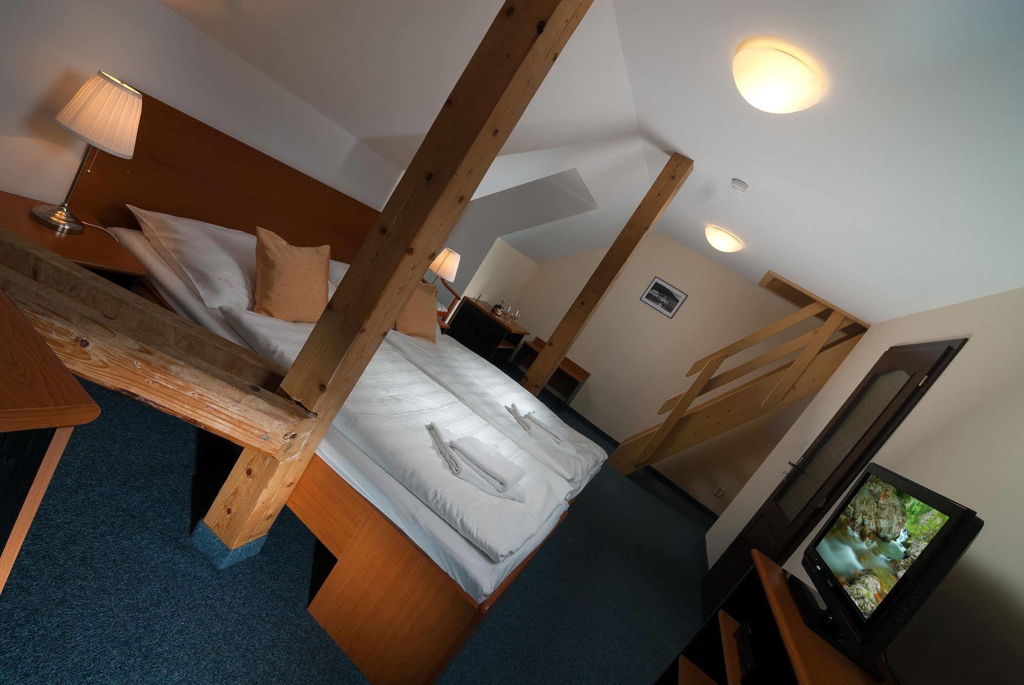 Hotel Domovina Špindlerŭv Mlýn Buitenkant foto
