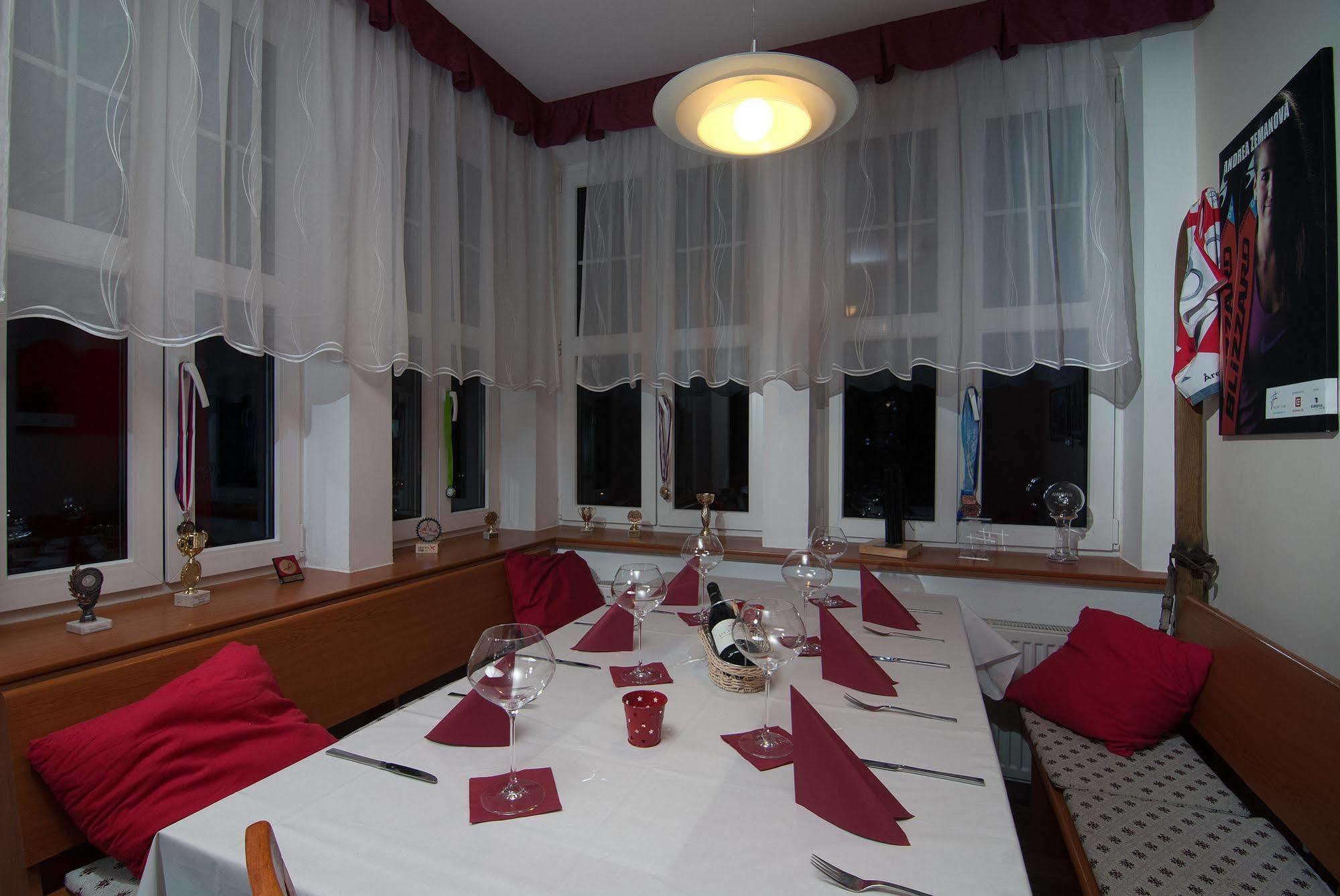 Hotel Domovina Špindlerŭv Mlýn Buitenkant foto